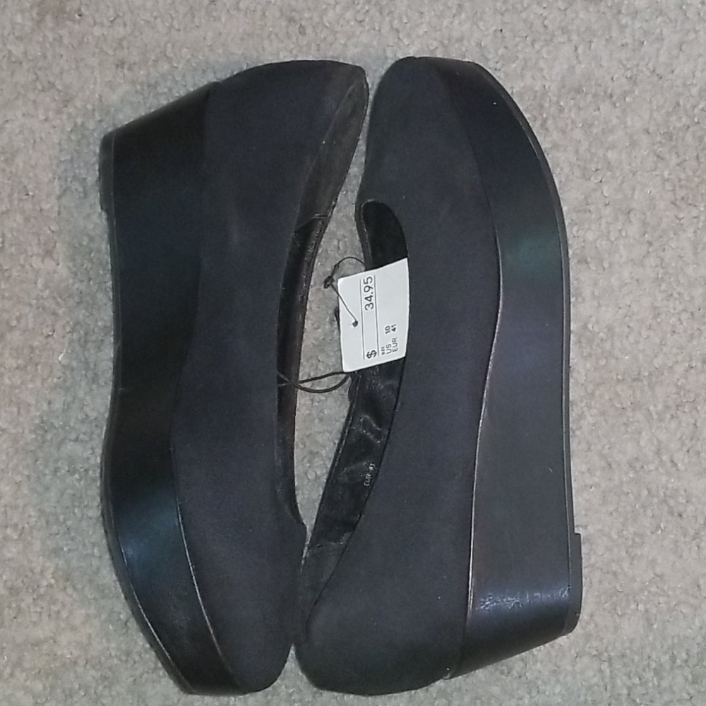 Shoes - Picture 2 of 4